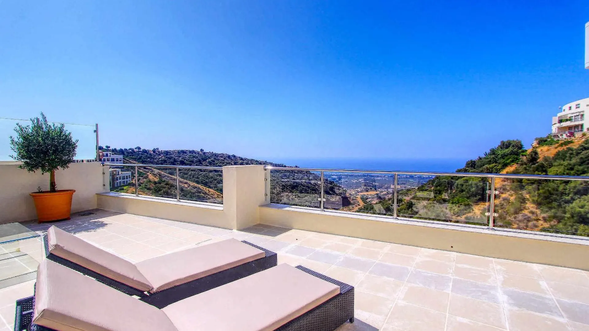 마르베야 1090 Amazing Panorama Sea View Penthouse Large Terrace Heated Pool Gym 아파트 0*,