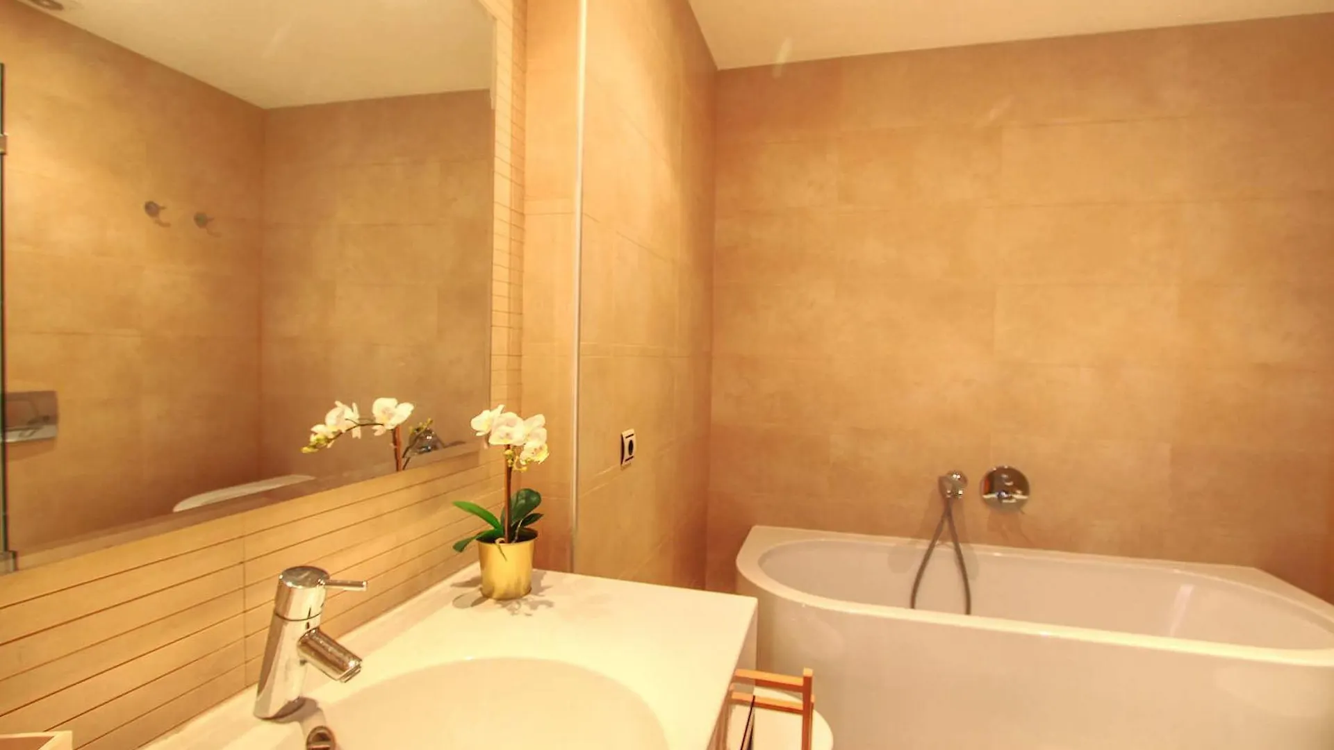 마르베야 1090 Amazing Panorama Sea View Penthouse Large Terrace Heated Pool Gym 아파트