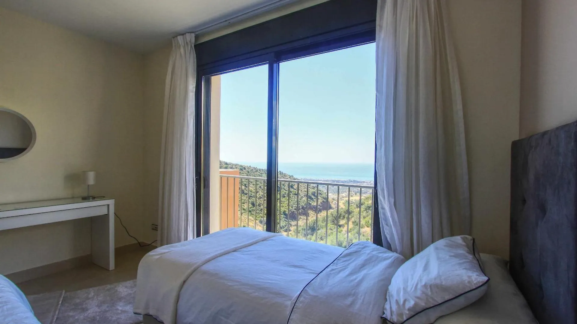 마르베야 1090 Amazing Panorama Sea View Penthouse Large Terrace Heated Pool Gym 아파트